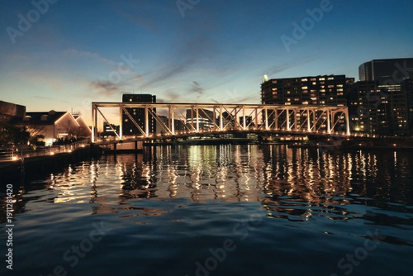 Obraz 運河にかかるライトアップされた橋