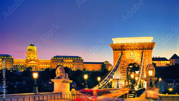 Obraz 鎖橋と王宮の丘の美しい夜景風景