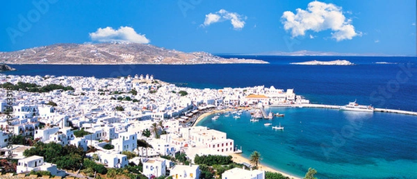 Obraz エーゲ海に浮かぶミコノス島の美しい白い街並み