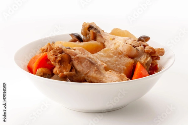 Obraz 鶏手羽元と大根の煮物 人参としめじ入り 和風家庭料理