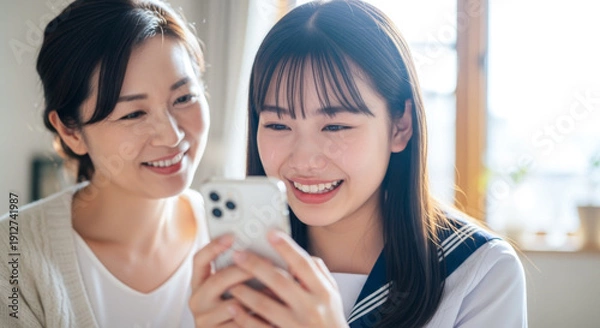 Obraz スマホで合格発表を確認して喜ぶ親子