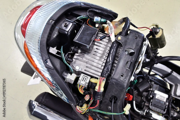 Obraz 修理中のスクーター