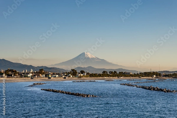 Obraz 静岡県静岡市にある石部海岸から望む富士山と駿河湾の絶景
