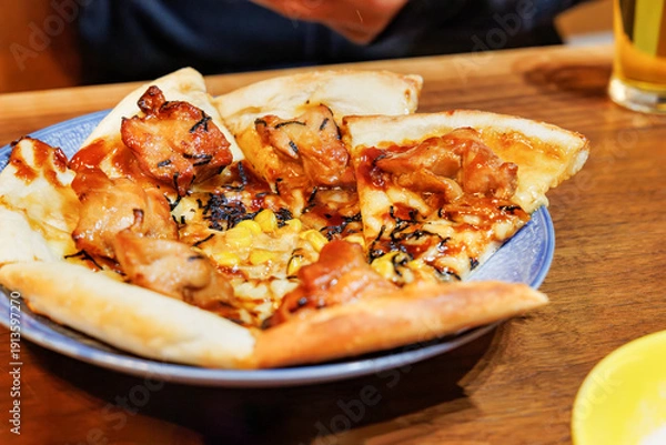 Obraz 食卓の上の手作り風照り焼きピザ