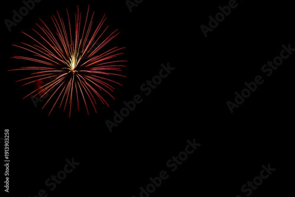 Fototapeta 夜に光り輝く赤い花火（左）