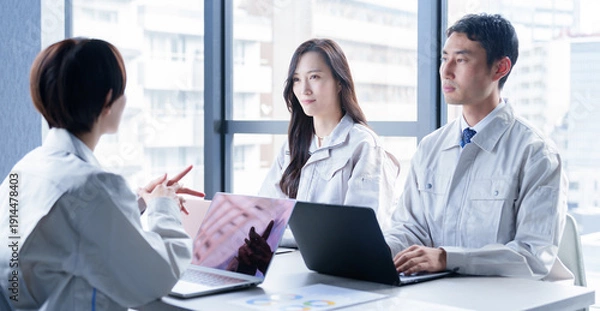 Obraz エンジニア　作業員　ミーティング　会議