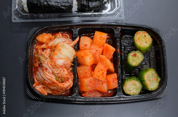 Obraz おにぎりとキムチセットで行楽気分