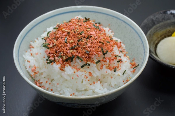 Obraz たらこふりかけご飯をべったら漬けとたくあんで食べる