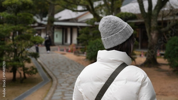 Obraz 松陰神社と女性