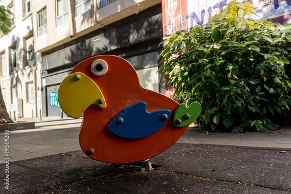 Fototapeta Kinderwippe als Vogel