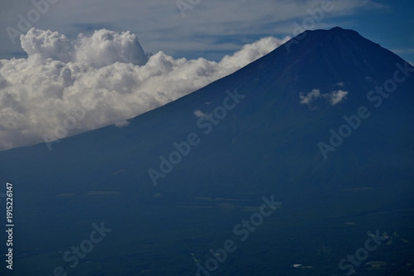 Obraz 雲わく夏の富士山　御坂山地の黒岳展望台より

