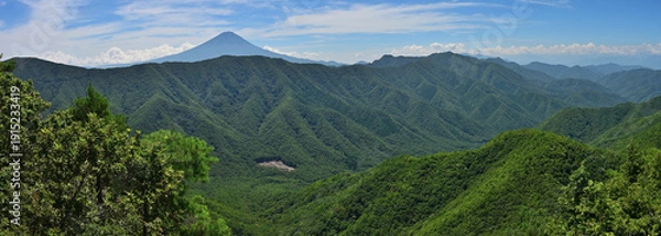 Obraz 御坂山地の釈迦ヶ岳山頂より　夏富士と御坂山地のパノラマ展望
