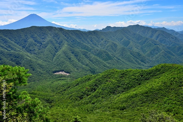 Obraz 御坂山地の釈迦ヶ岳山頂より　夏富士と御坂山地の展望
