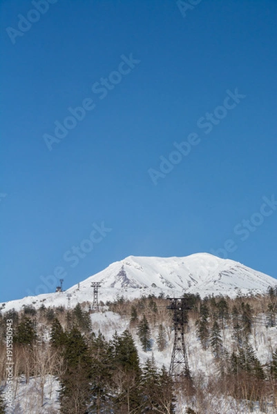Obraz 春の晴れた日の雪山の山頂　旭岳
