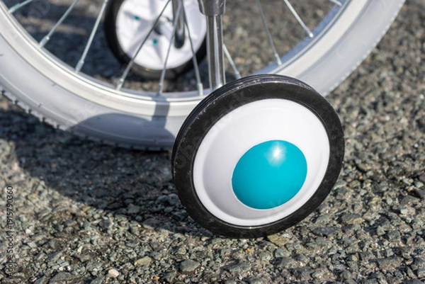 Obraz 子ども用自転車の補助輪の接写