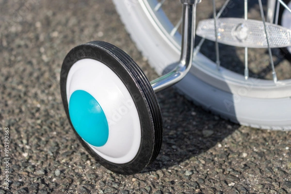 Obraz 子ども用自転車の補助輪の接写