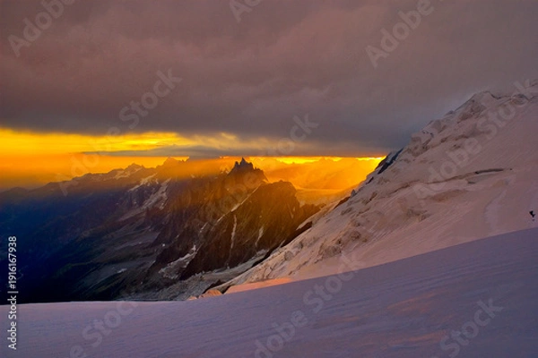 Obraz Dawn while climbing Mont Blanc