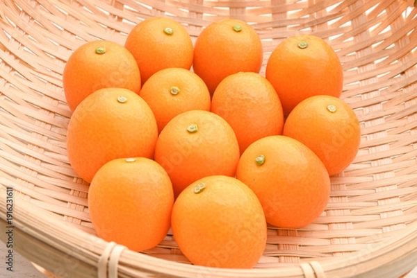 Obraz 竹ざるに並んだ金柑のアップ