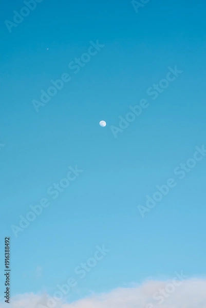 Obraz 【山形県山形市】青い空に浮かぶ月