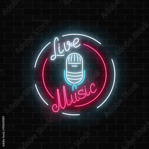 Fototapeta Neon signboard with microphone in round frame. Nightclub with live music icon. Glowing street sign of bar with karaoke.