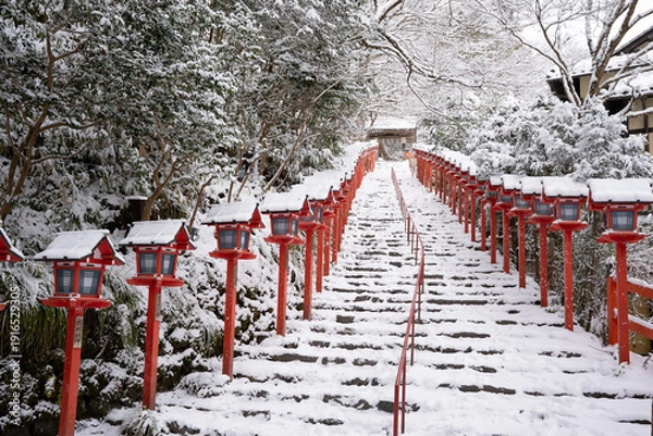 Obraz 雪に包まれた神社の石段