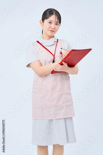 Obraz 白衣とエプロンを着た若い女性