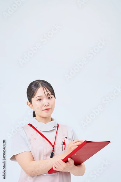 Obraz 白衣とエプロンを着た若い女性