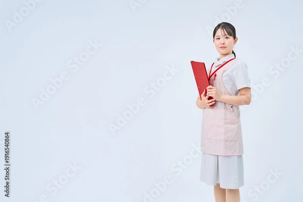 Obraz 白衣とエプロンを着た若い女性