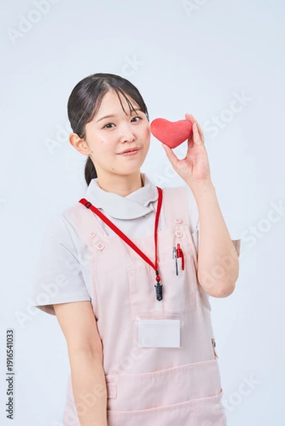 Obraz 白衣とエプロンを着た若い女性