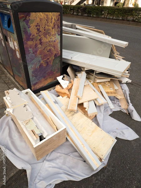 Obraz 回収を待つ建築廃材