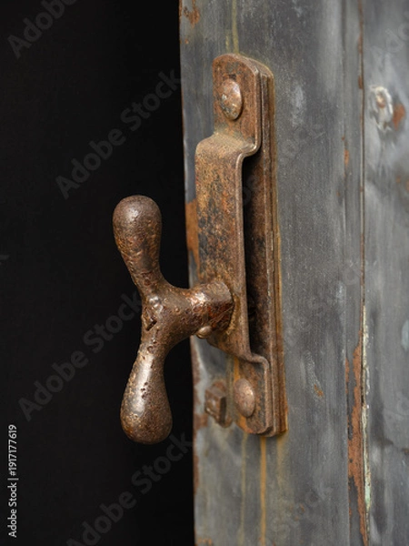 Obraz レトロ感のある扉の取手