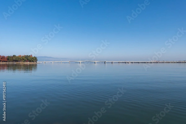 Obraz 空も湖面も真っ青な琵琶湖　滋賀県大津市