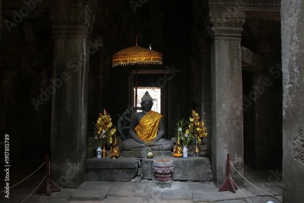 Obraz バンテアイ・クディの仏像