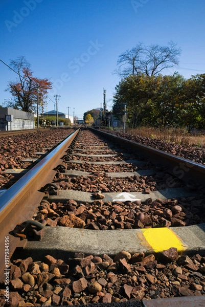 Obraz 田舎のローカル線を走る砂利が敷かれた線路