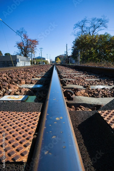 Obraz 田舎のローカル線を走る砂利が敷かれた線路