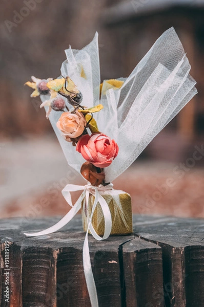 Obraz wedding gift with flowers