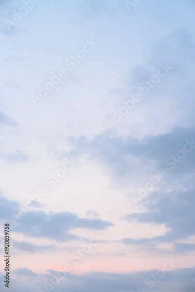 Obraz 幻想的な空のグラデーション - 穏やかな朝焼けと夕暮れの息吹