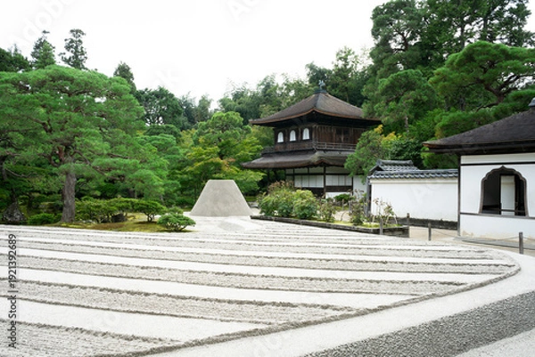 Obraz 銀閣寺 銀沙灘の端から向月台や観音堂を望む