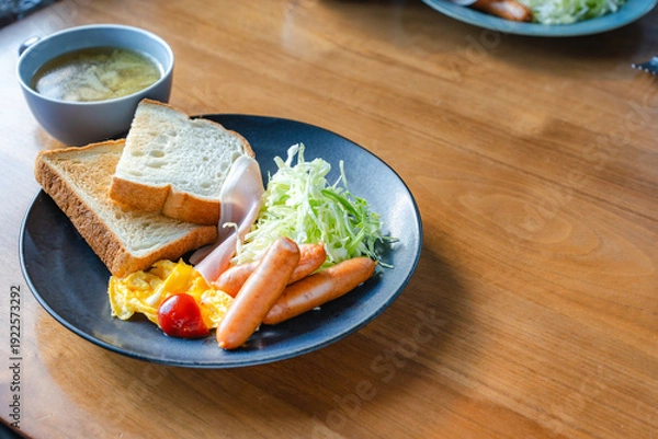 Obraz ソーセージと卵の朝食プレート