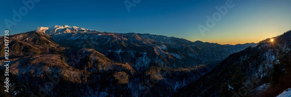 Obraz 夕照の御嶽山と日本一の溶岩流　岐阜県 下呂市 小坂町 御嶽パノラマラインから
