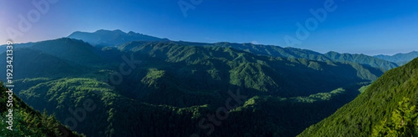 Obraz 夏の御嶽山と日本一の溶岩流　岐阜県 下呂市 小坂町 御嶽パノラマラインから
