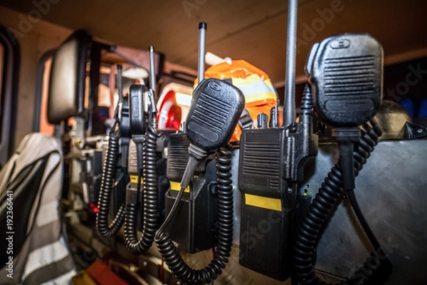 Fototapeta HDR - profesjonalne urządzenie łączności walkie talkie straży pożarnej w pojeździe ratowniczym