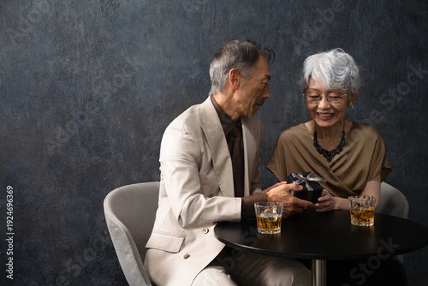 Obraz 女性に指輪を渡す男性　ライフスタイルイメージ