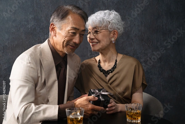 Obraz 女性に指輪を渡す男性　ライフスタイルイメージ