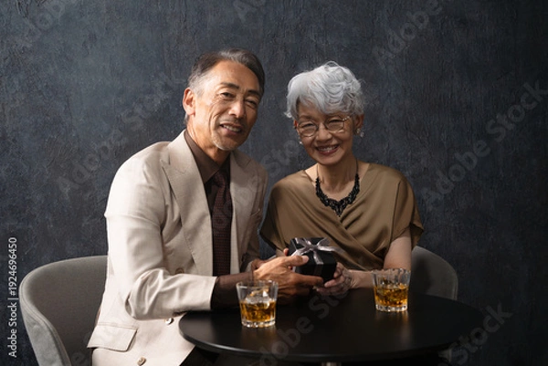 Obraz 女性に指輪を渡す男性　ライフスタイルイメージ