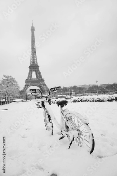 Obraz Paris,  The eiffel tower fresh snow with bicycle