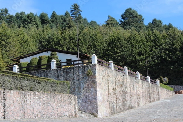 Fototapeta house and mountains 