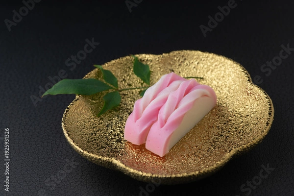 Obraz 手綱の飾り切りが施された紅白蒲鉾