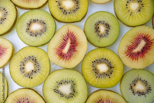 Obraz カットされたキウイが並べられたキウイフルーツの背景素材