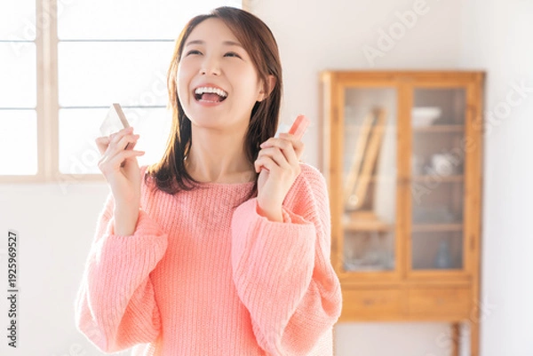 Obraz メイクをする若い女性